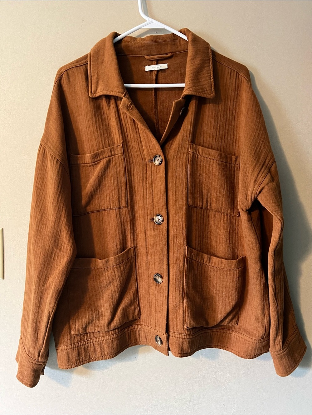 Maurice’s Double cloth cotton utility jacket with elastic at waist in back.
XL